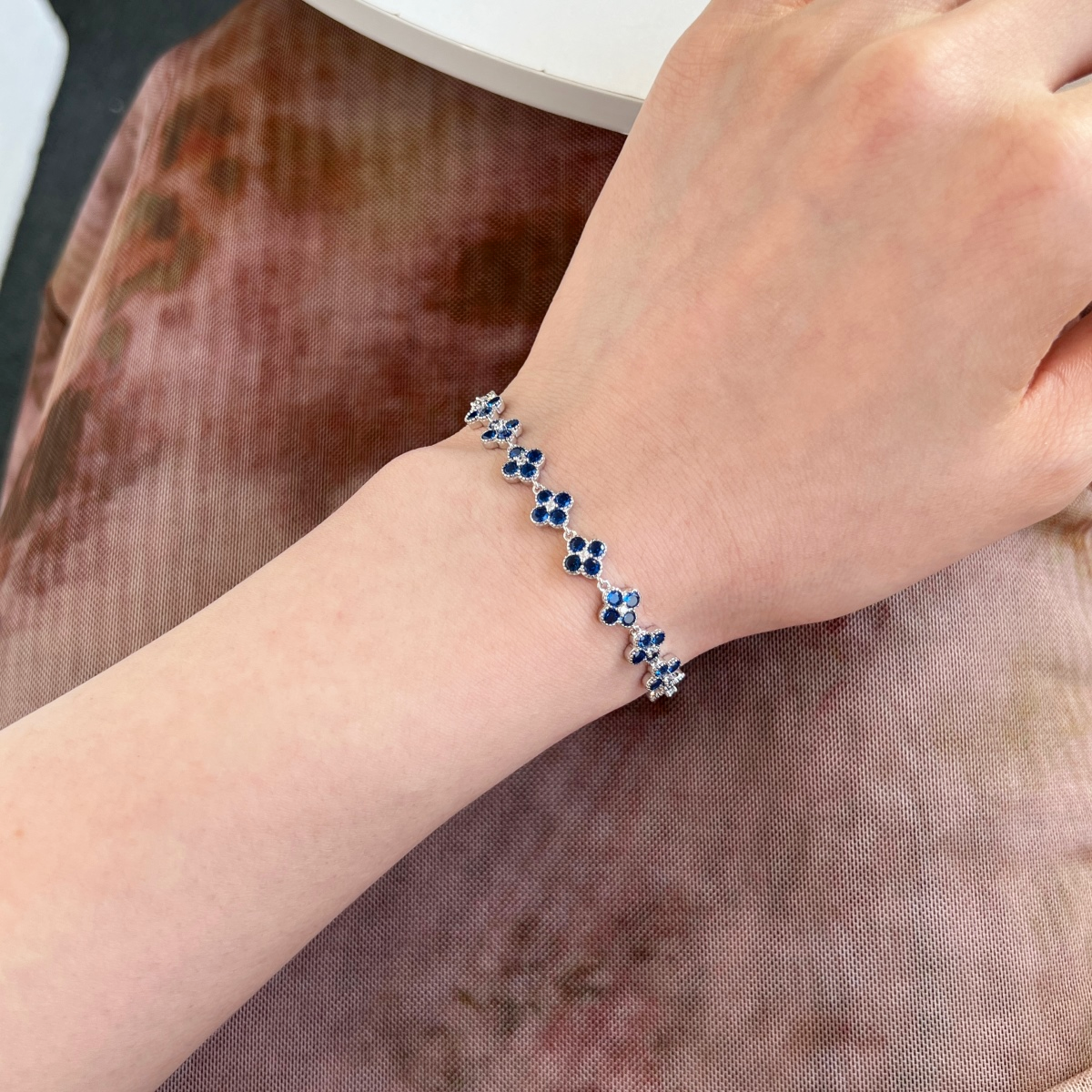 ZAINA™ Luxury Clover Bracelet 🦢