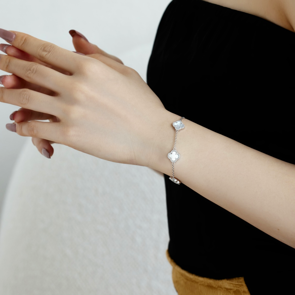 ZAINA™ Four-Leaf Bracelet 🌀