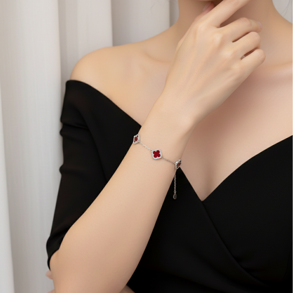ZAINA™ Four-Leaf Bracelet 🌀