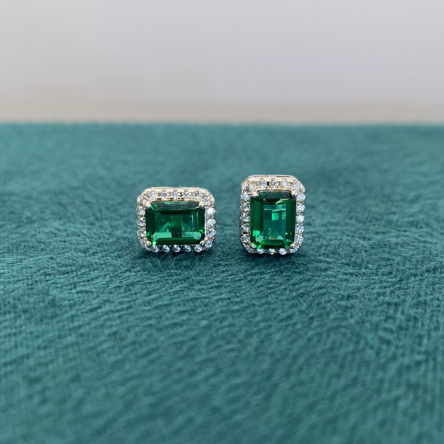 ZAINA™ Emerald Majesty Earrings 💚