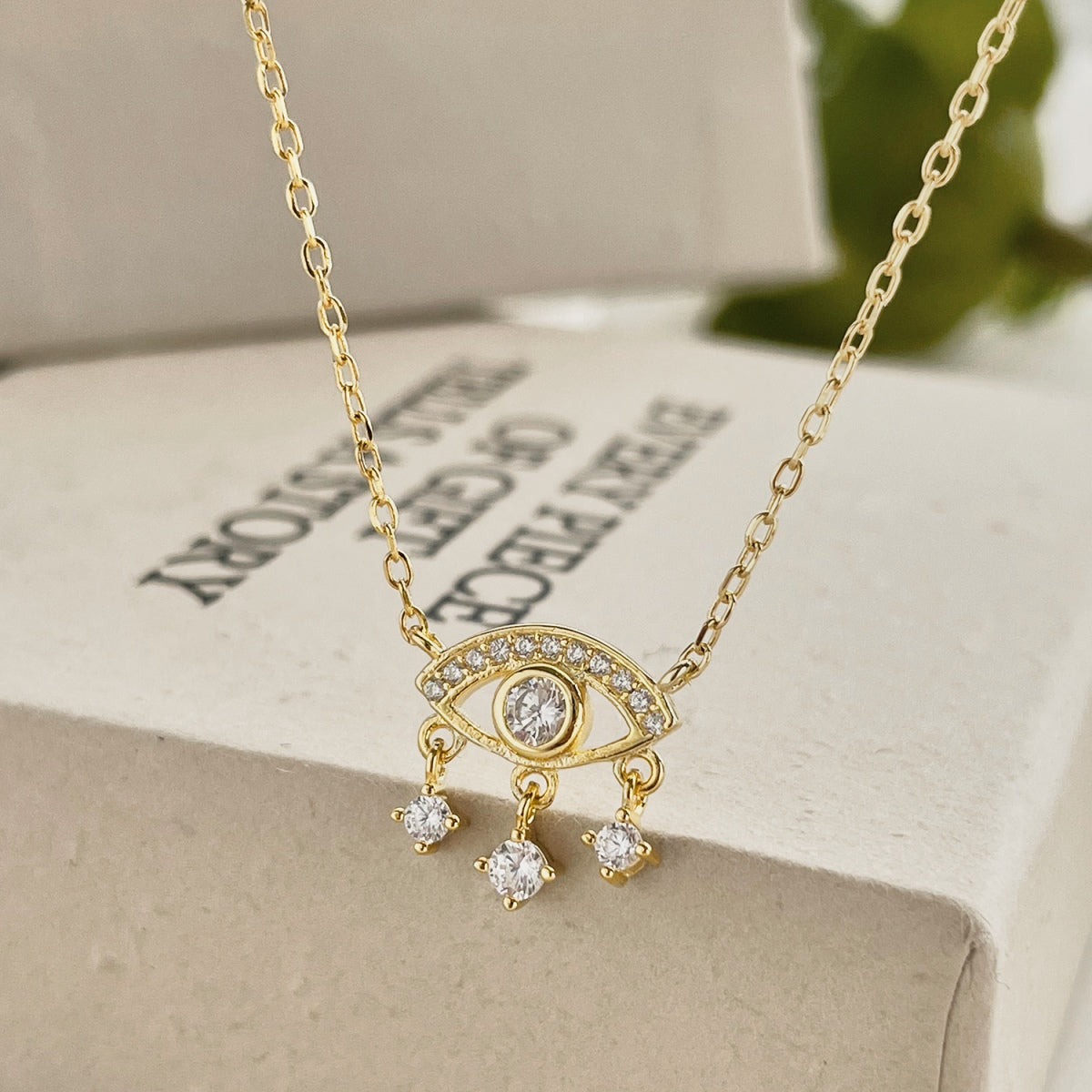 ZAINA™ Crystal Eye Necklace 👁️🗨️