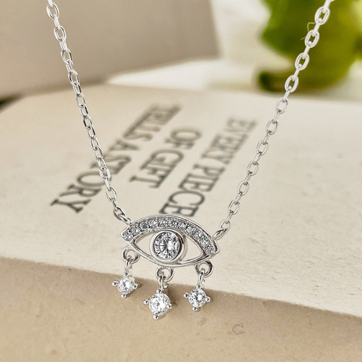 ZAINA™ Crystal Eye Necklace 👁️🗨️