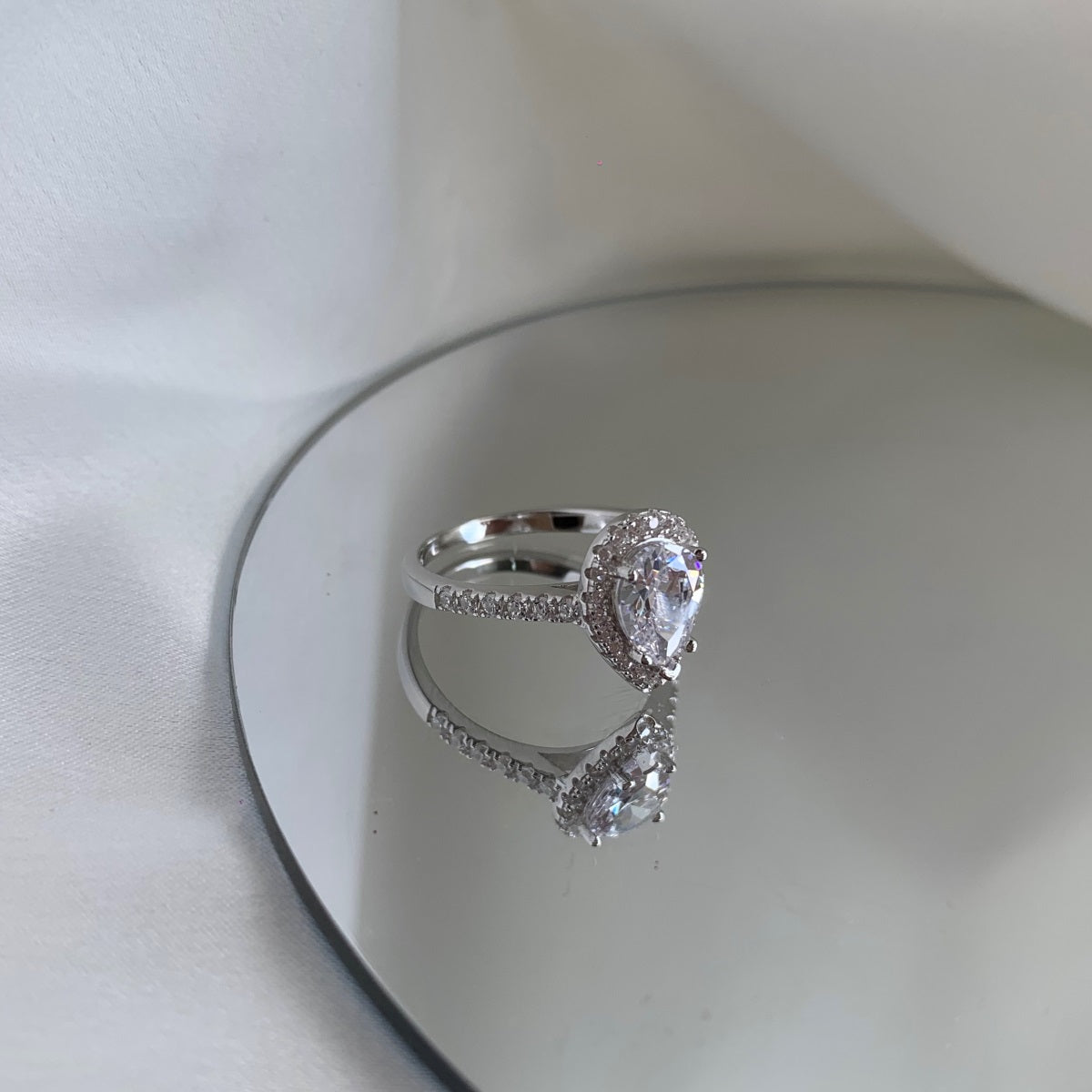 ZAINA™ Light Drop Ring 💧