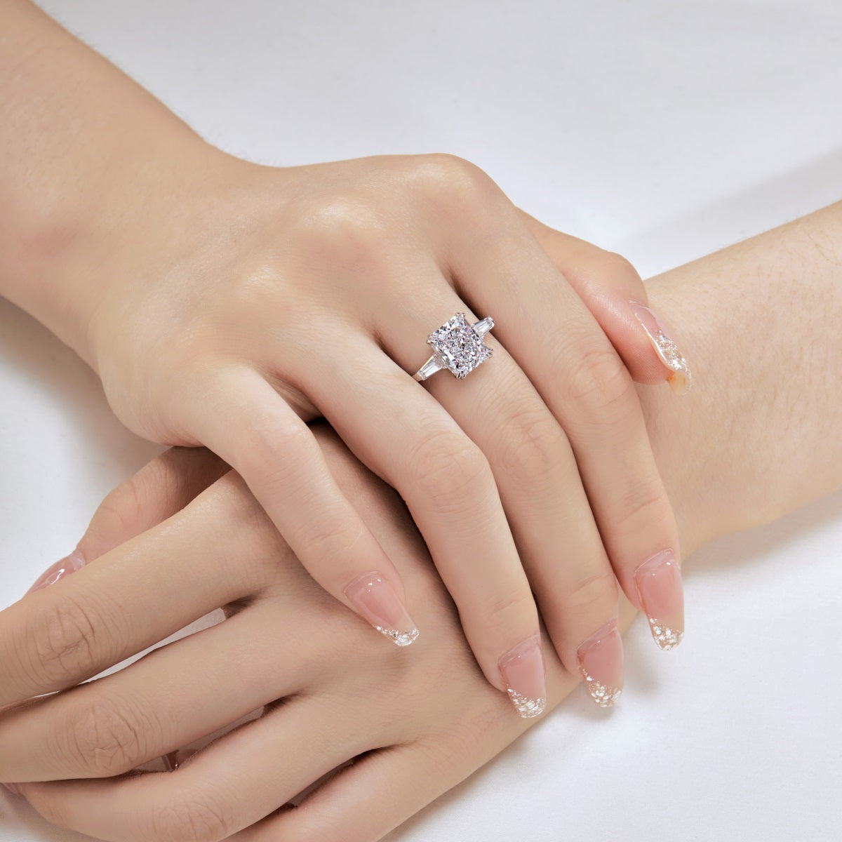 ZAINA™ Frozen Light Ring 🔷