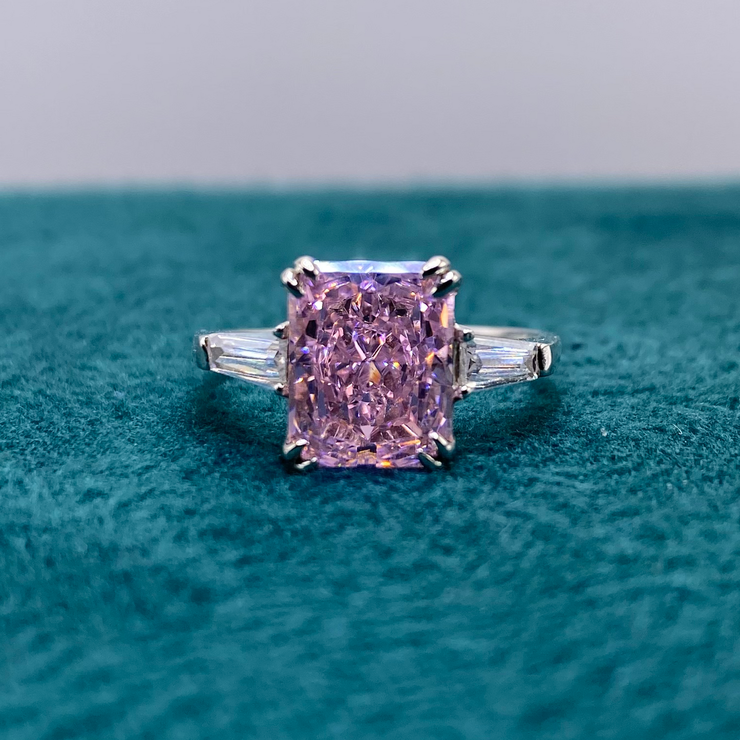 ZAINA™ Frozen Light Ring 🔷