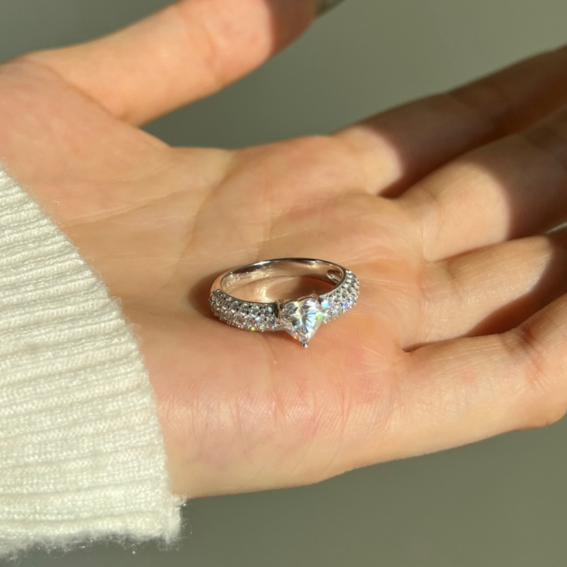 ZAINA™ Starry Heart Ring