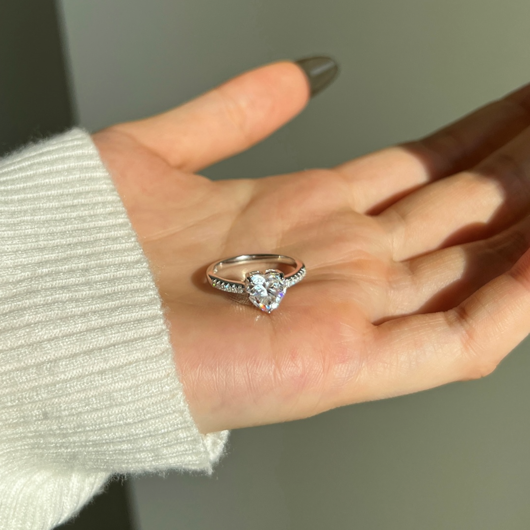 ZAINA™ Amor Ring