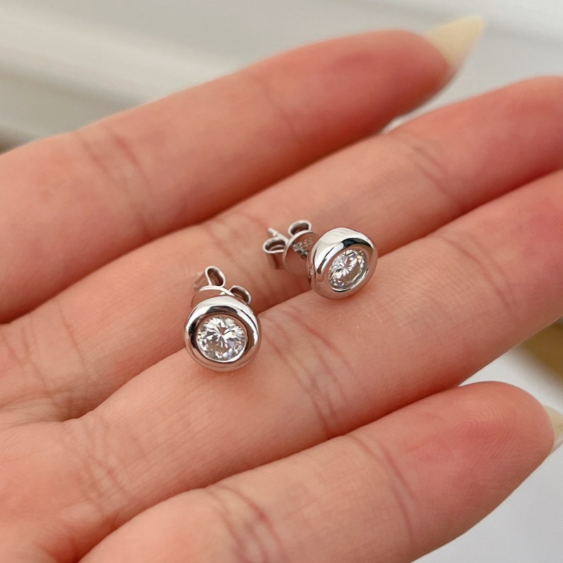 ZAINA™ Vega Stud Earrings
