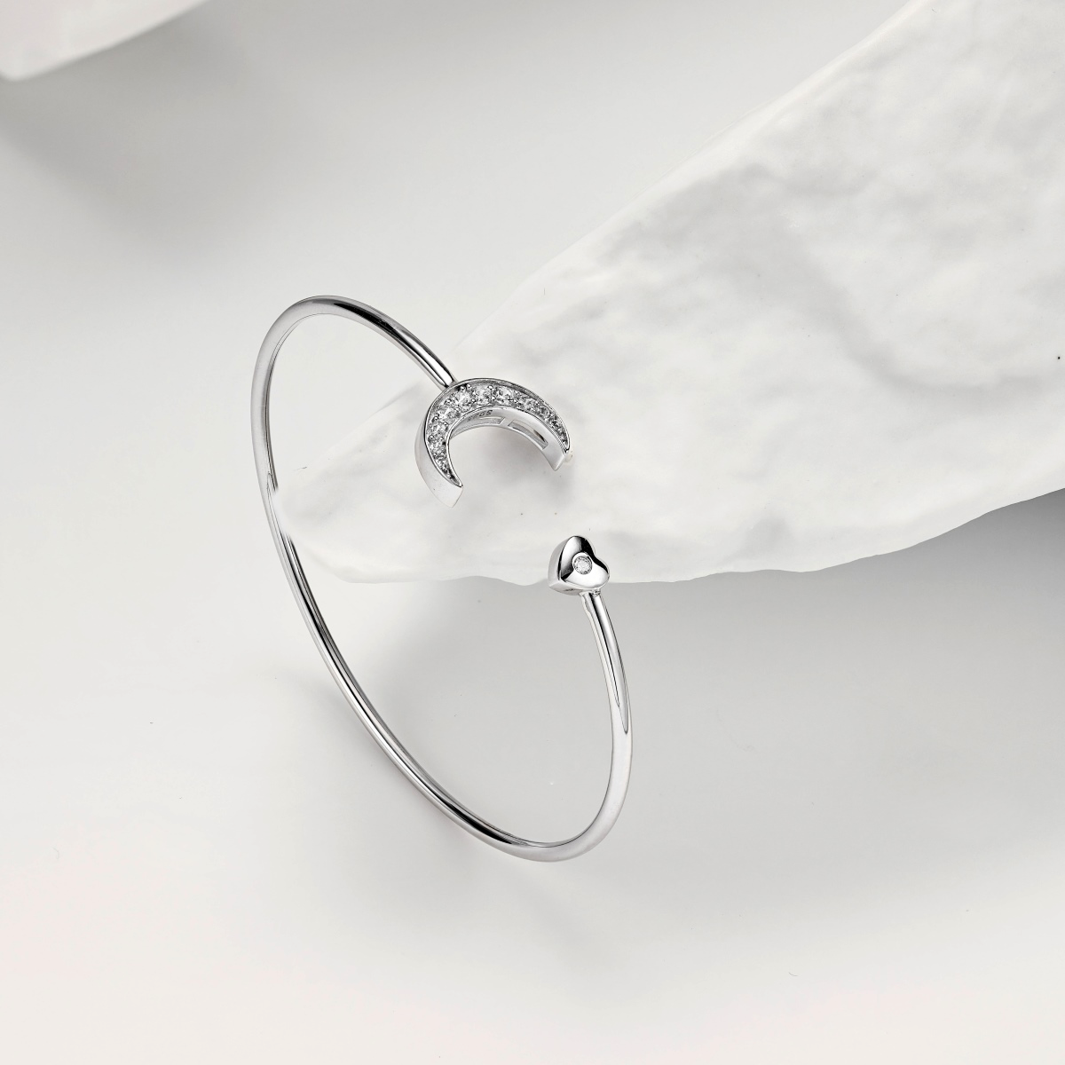 ZAINA™ Heart Of The Moon Bracelet 🌓