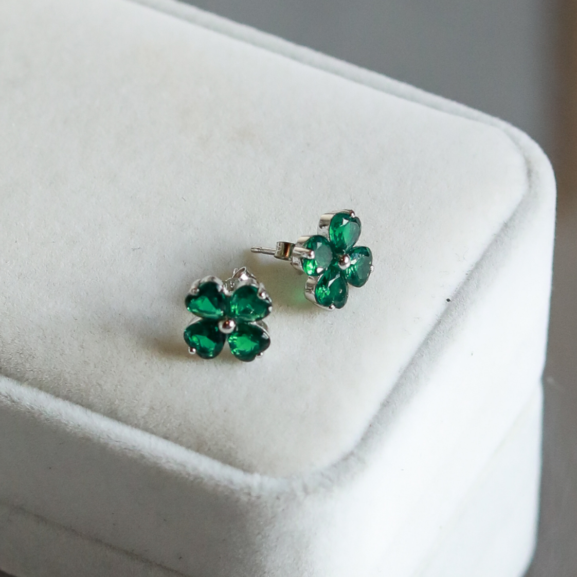 ZAINA™ Luck Heart Stud Earrings 🍀