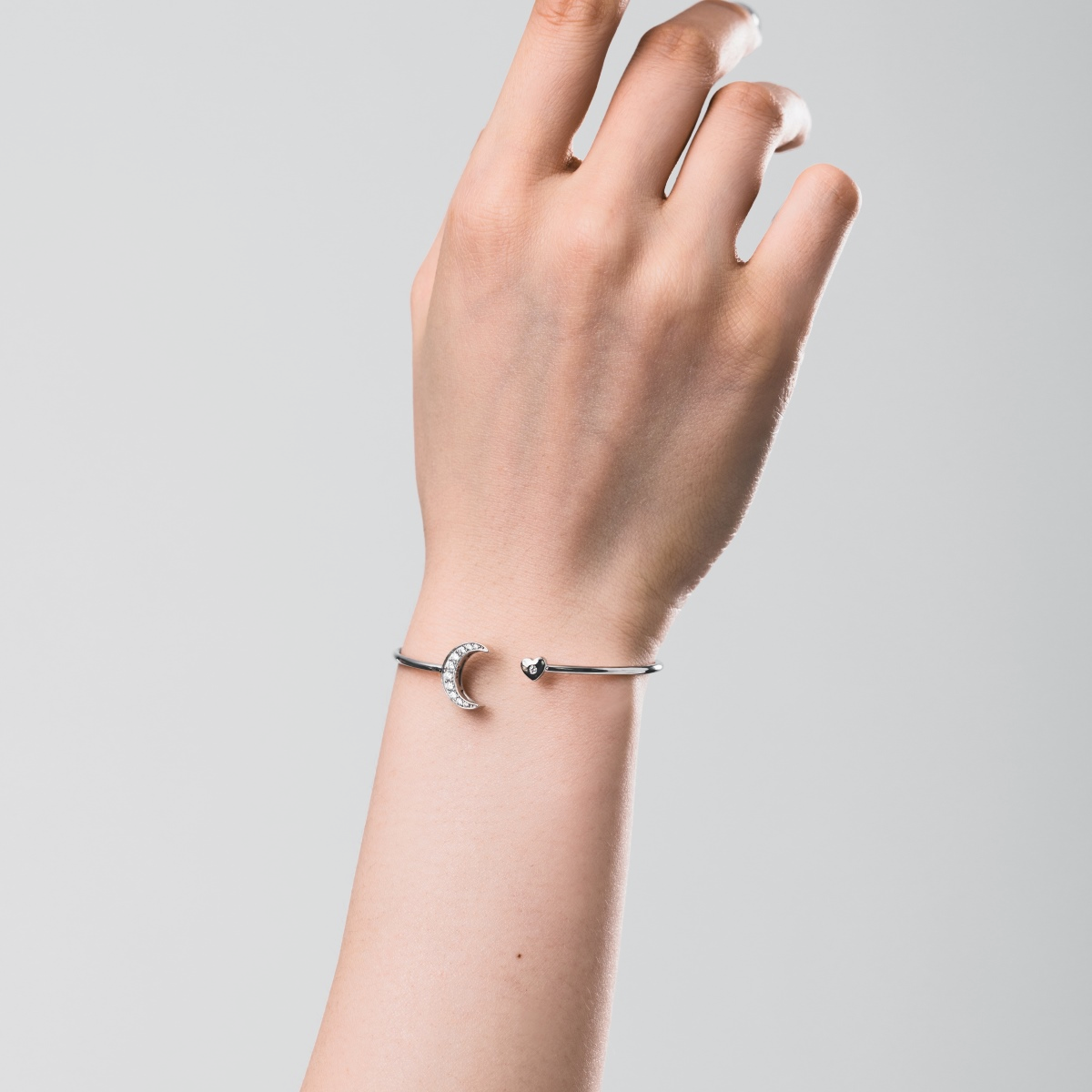 ZAINA™ Heart Of The Moon Bracelet 🌓