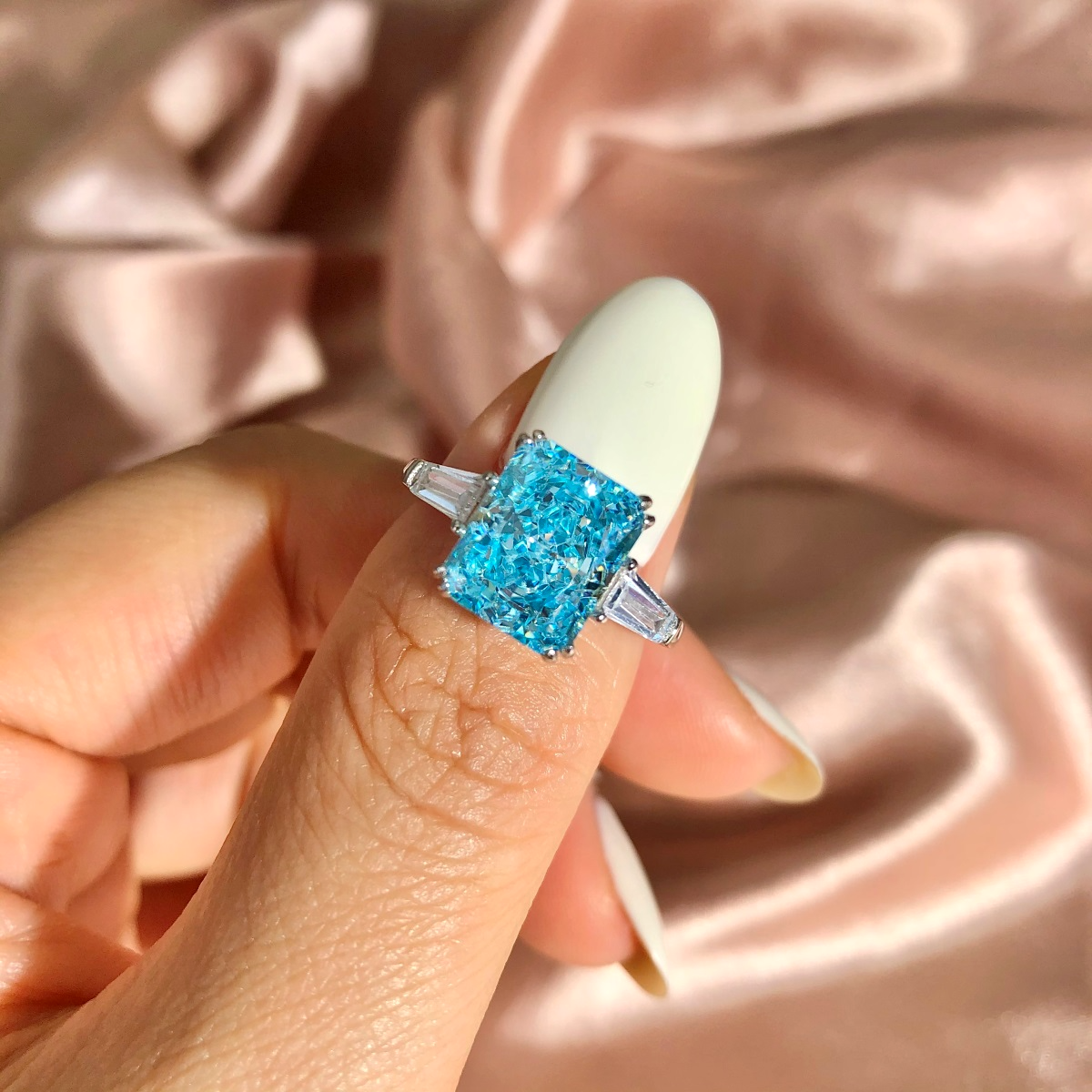 ZAINA™ Frozen Ring