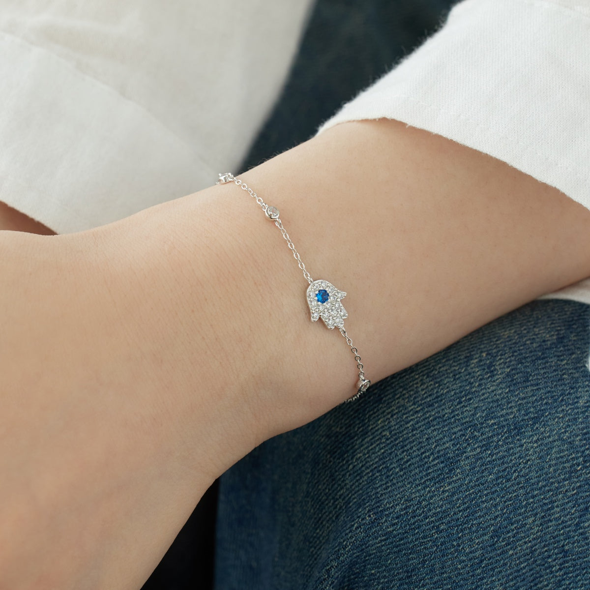 ZAINA™ Hamsa Glow Bracelet ✋