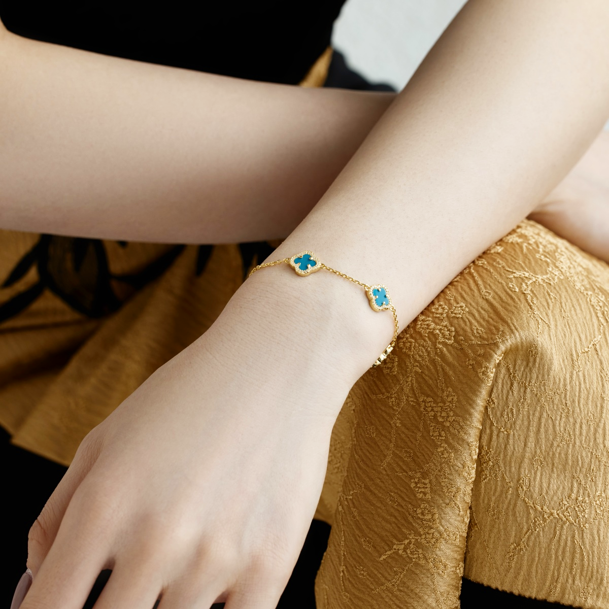 ZAINA™ Four-Leaf Bracelet 🌀
