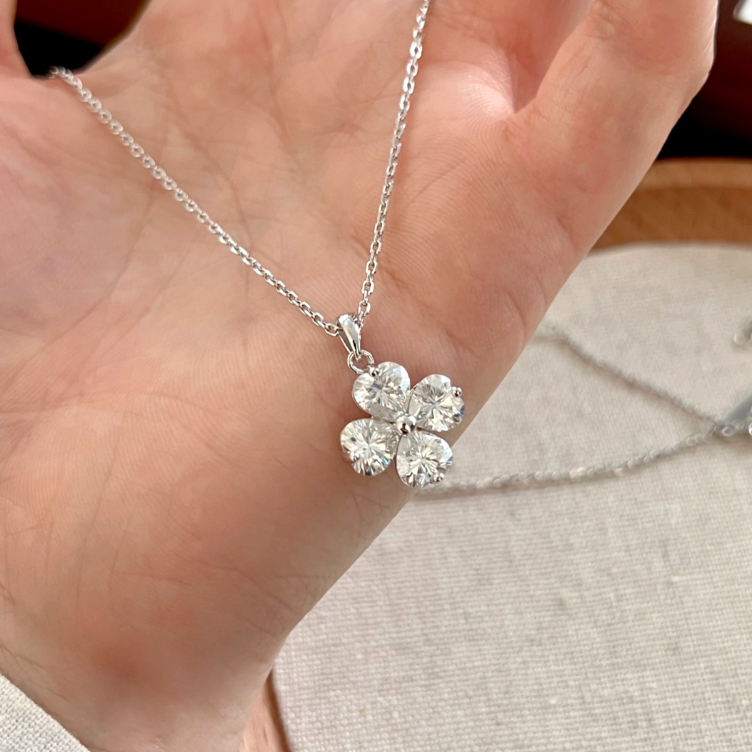 ZAINA™ Quatrefoil Necklace