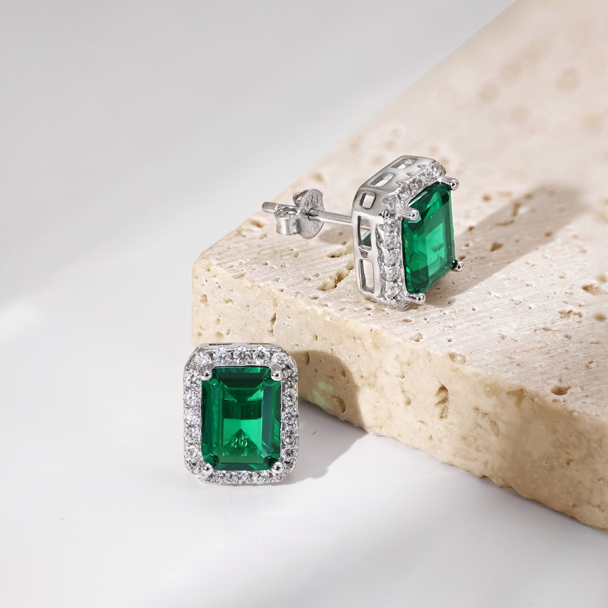 ZAINA™ Emerald Majesty Earrings 💚