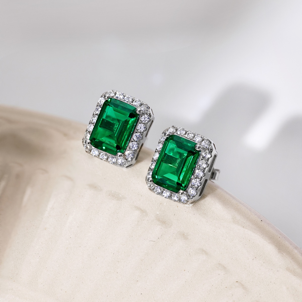 ZAINA™ Emerald Majesty Earrings 💚