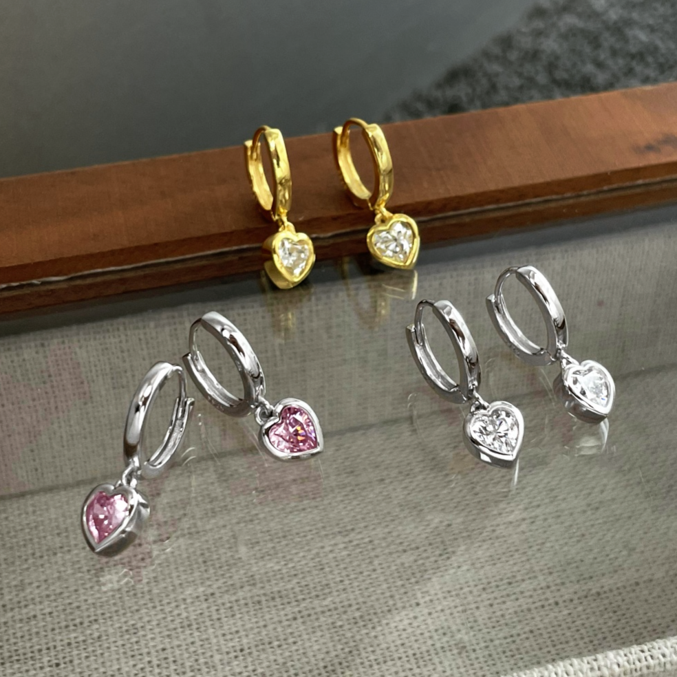 ZAINA™ Heart Earrings
