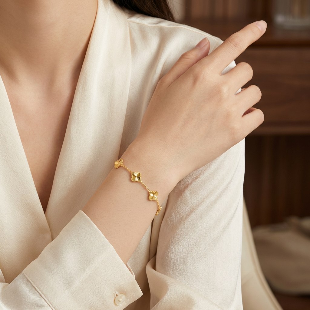 ZAINA™ Gold Leaf Bracelet