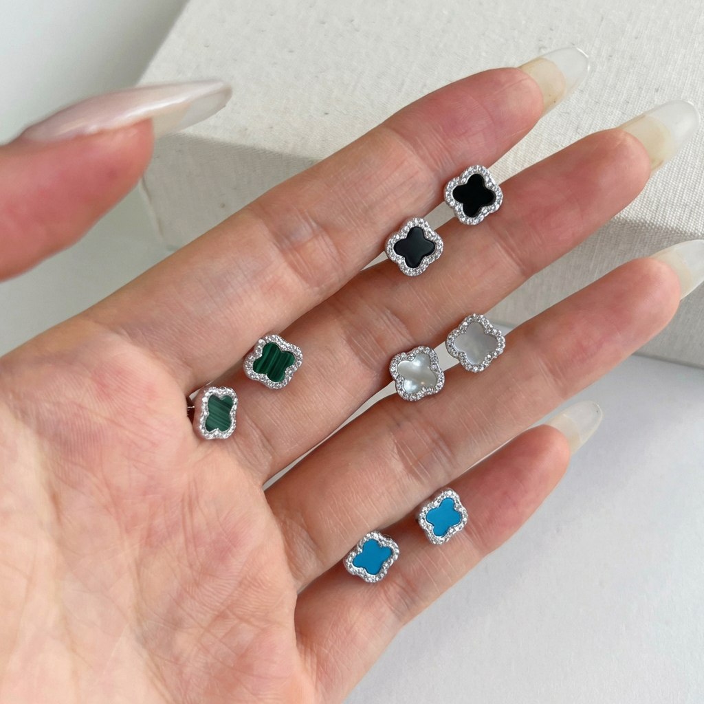 ZAINA™ Clover Stud Earrings